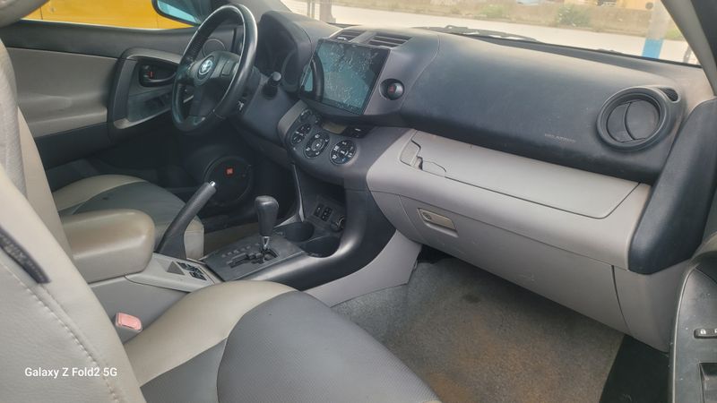 Thumbnail 4 of 2012 Toyota RAV4 XLE